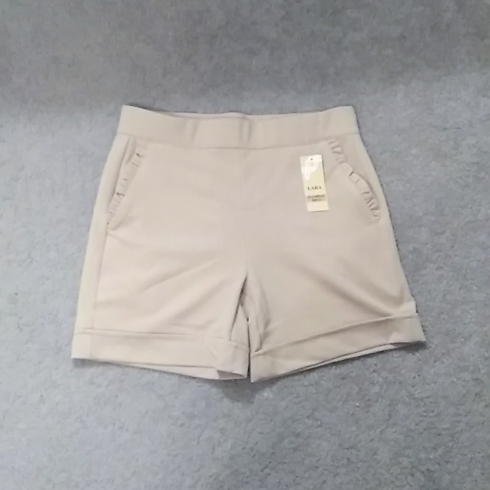 Tan ruffle pocket, cuffed shorts